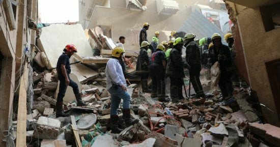 إصابة 6 أشخاص بحادث انهيار عقار حدائق القبة.. صور