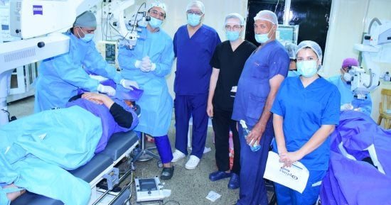 140 جراحة مياه بيضاء بقافلة جامعة سوهاج الطبية للقضاء على قوائم الانتظار