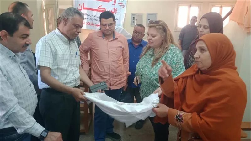 متابعة ميدانية لجهود دعم الحرف اليدوية بمشغل الفتيات بأسيوط