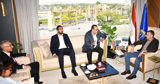 محافظ أسوان يبحث مع مساعد وزير السياحة تعزيز الترويج للمناطق الأثرية