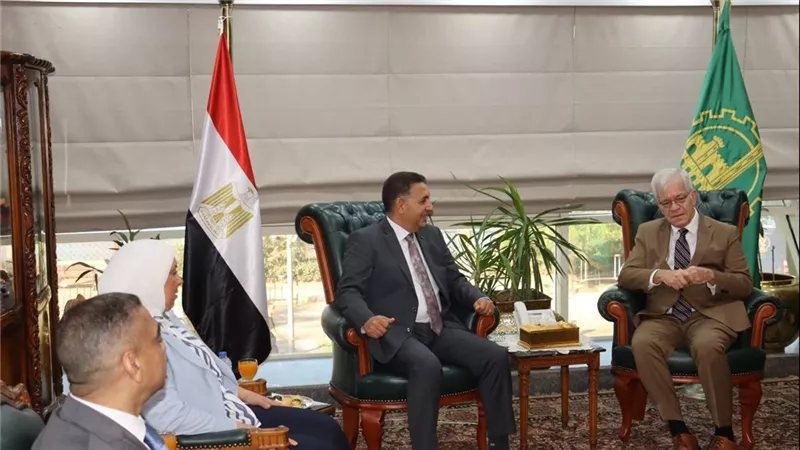 محافظ القليوبية يبحث مع القائم بأعمال سفير أمريكا الاستفادة من التجارب الدولية لدعم المشروعات التنموية