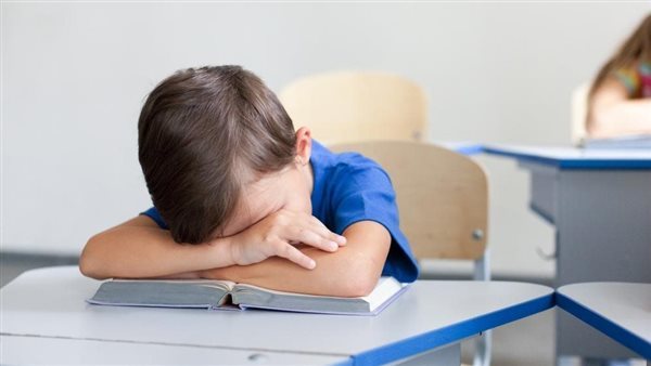 طرق التعامل مع الطفل عند شعوره بالملل من المدرسة بعد الأسابيع الأولى
