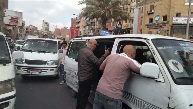 مواقف الفيوم تشن حملة على سيارات النقل الجماعي والتاكسي لمخالفتهم خطوط السير والتعريفة